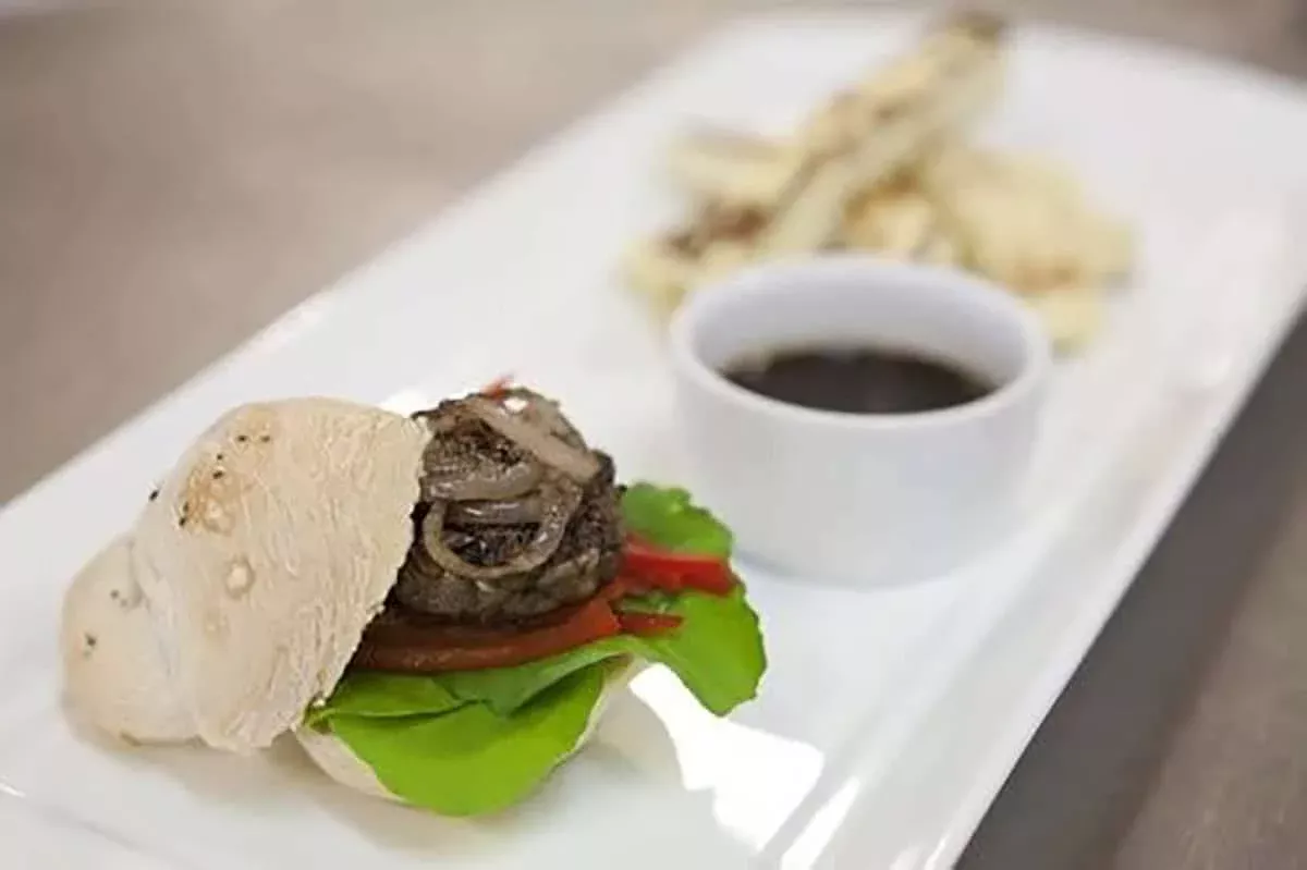 Mouse Burger w Squeaky Fries: Food Adventure with a Celebrity Chef