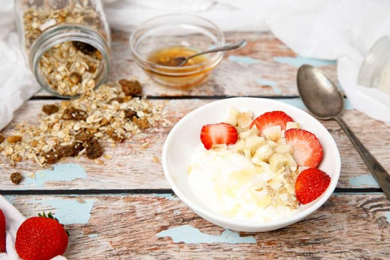 How to Make Greek Yoghurt – Thick & Creamy